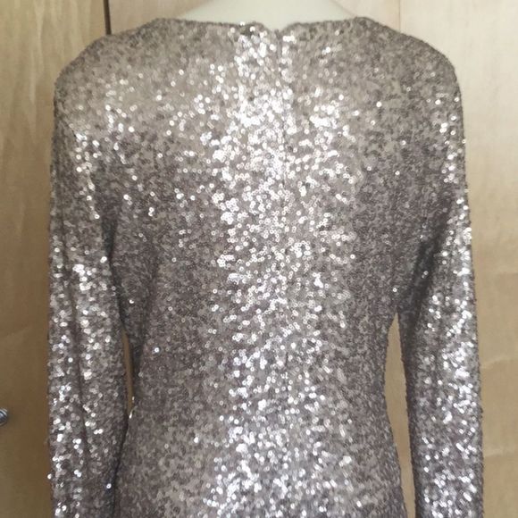 Cowl-sequin-embellished long-sleeved dress888 - Picture 5 of 8